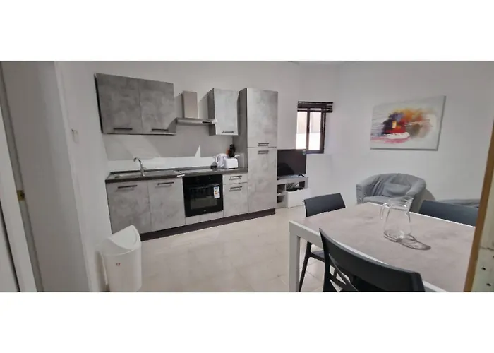 Compact, Convenient 1br Flat *