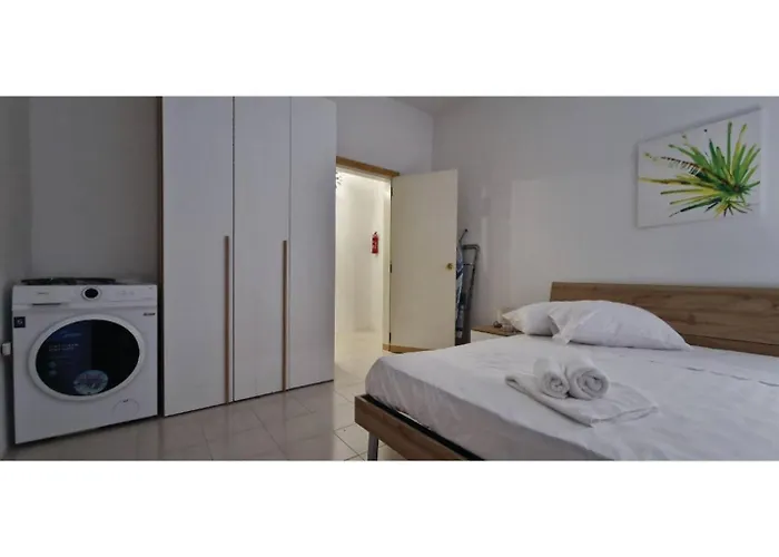 Compact, Convenient 1br Flat