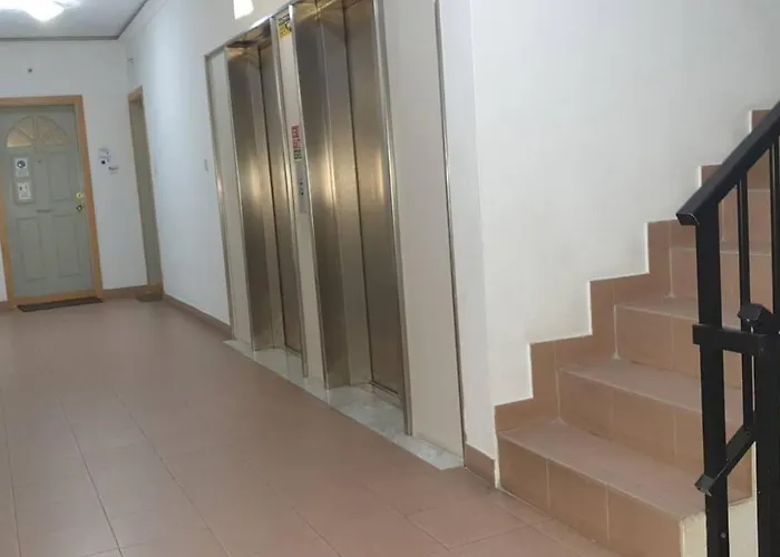 Compact, Convenient 1br Flat