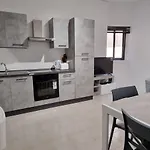 Compact, Convenient 1br Flat