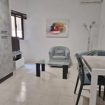 Compact, Convenient 1br Flat Sliema