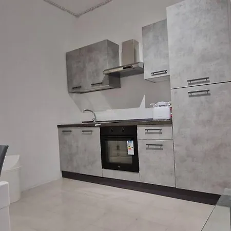 Compact, Convenient 1br Flat * 슬리에마