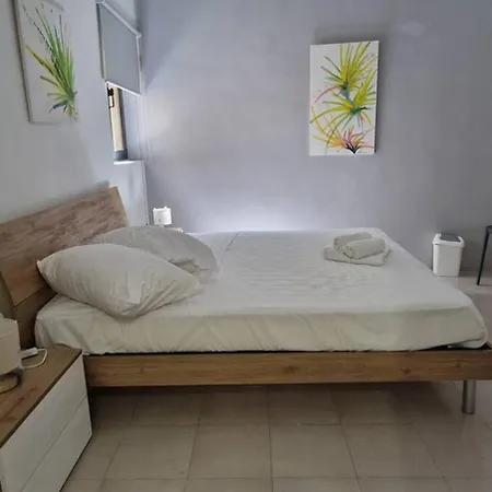 Compact, Convenient 1br Flat 아파트 슬리에마