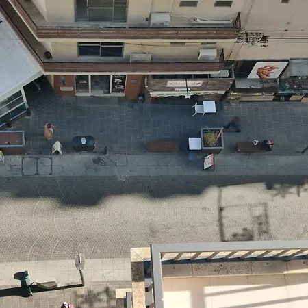 Compact, Convenient 1br Flat *