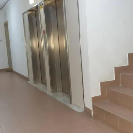 Compact, Convenient 1br Flat